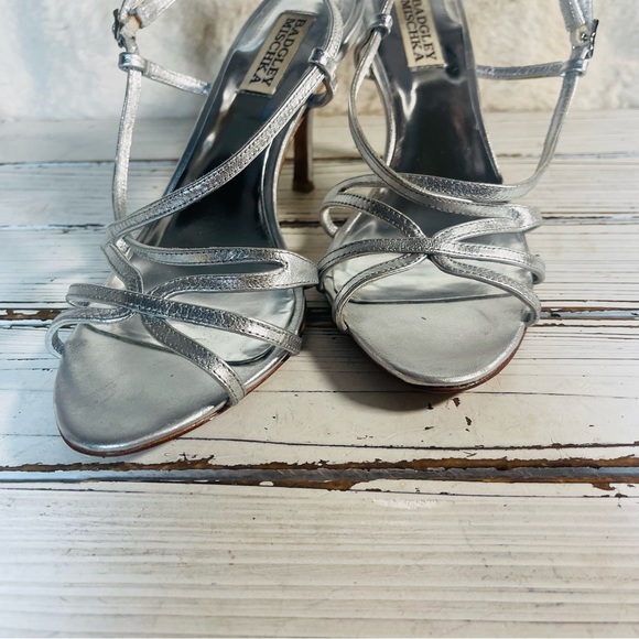Badgley Mischka Strappy Criss Cross Metallic Silver Leather Kitten Heel Sandals - Picture 7 of 15
